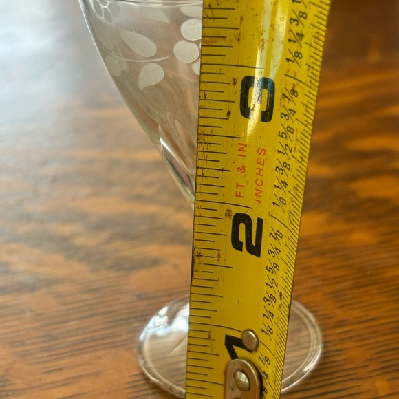 Elegant Clear etched Glass Wine Goblets Set - Picture 5 of 5